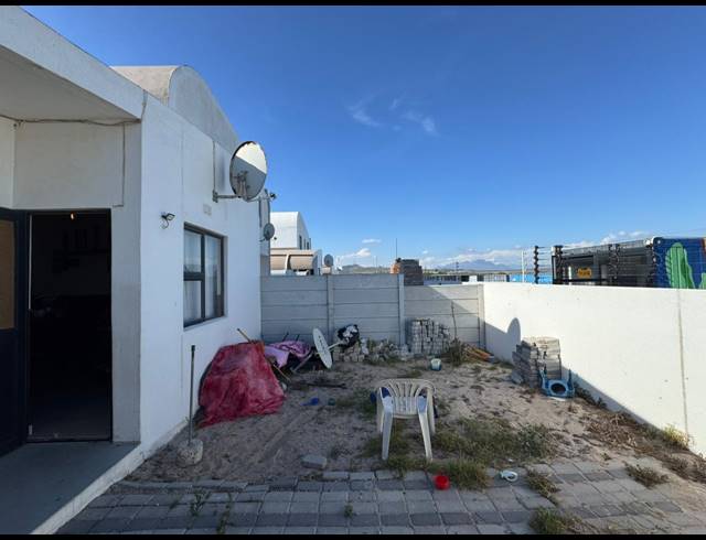 2 BEDROOM HOUSE FOR SALE IN THE CONIFERS